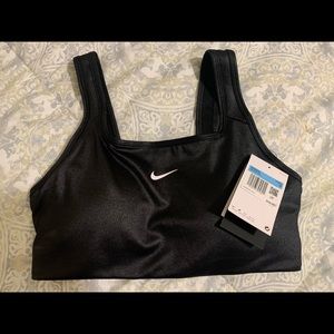 Womens M Nike Swoosh Sports Bra- New with Tags